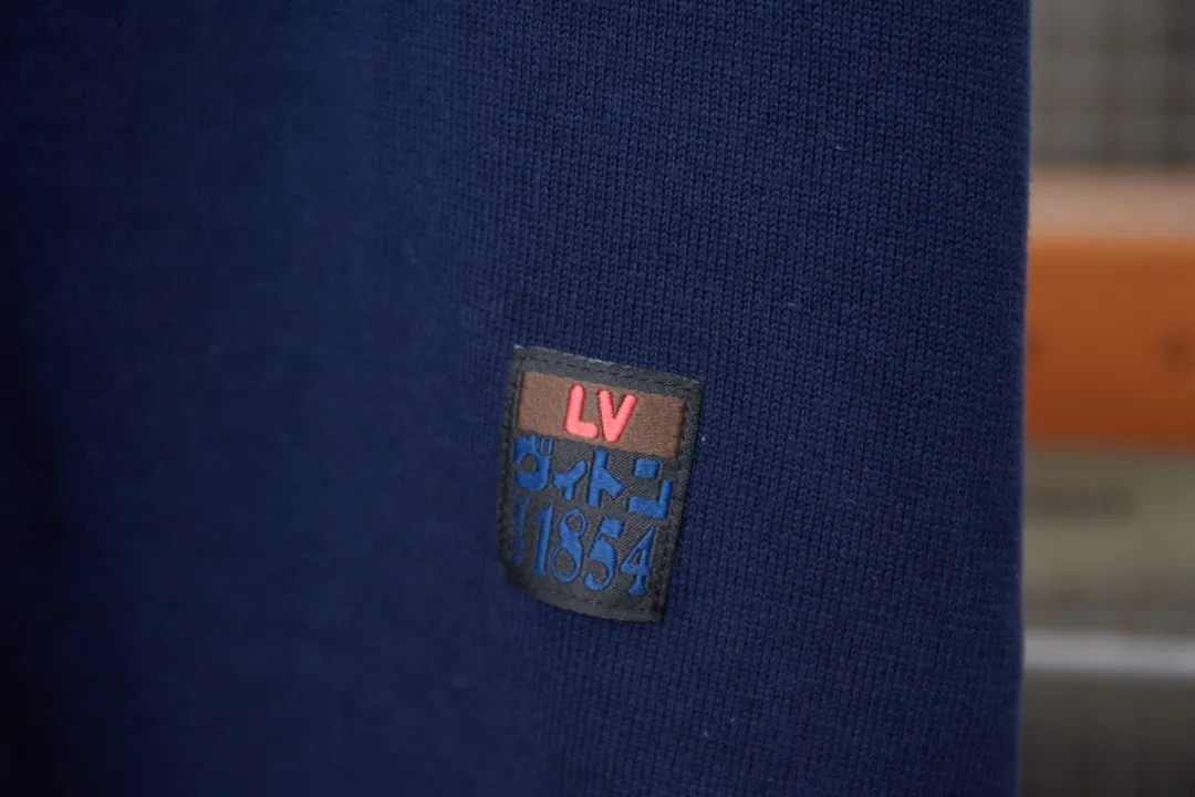 🅿️240 LV Louis 25ss spring and summer new style 3️⃣color jacquard knitted shorts Light luxury A must-have item for daily commuting for men and women Correct version Welcome to compare Detailed features · Made of high-viscosity cotton material, high-count cotton is added to keep it dry and avoid stuffiness · Use exquisite intarsia patchwork technology to interpret Damier and Monogram patterns in soft indigo tones, and are full of intarsia patterns · Threaded waistband, elastic waistband · Customized hardware clock · Original main mark, washed tag, branded moisture-proof paper packaging Color: Blue Size: S/M/L/XL